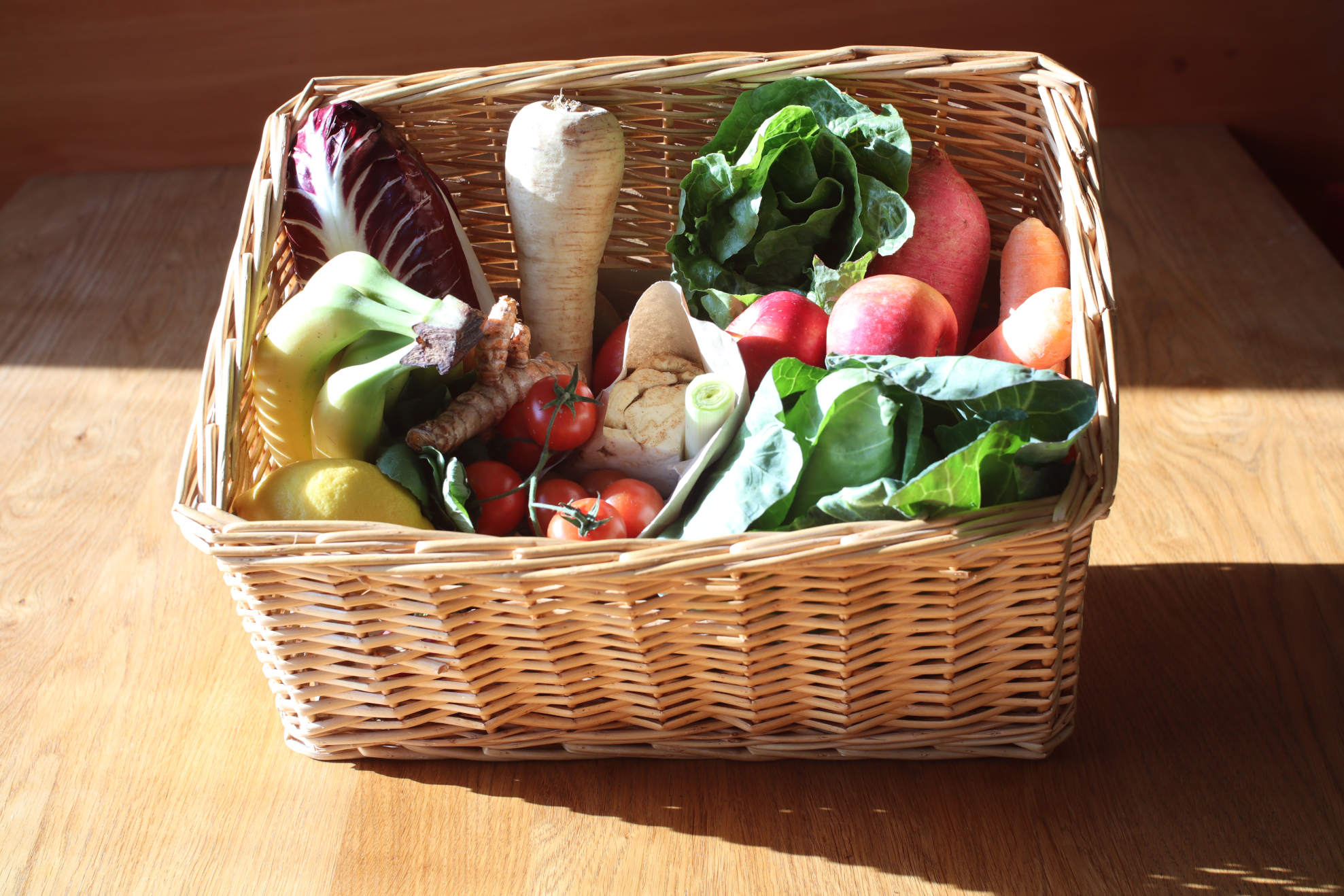 frische Obst und Gemüsekiste natürlich